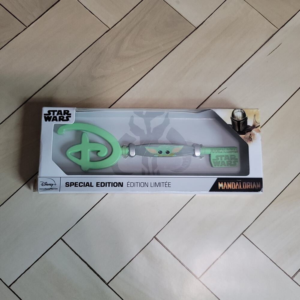 Disney Star Wars Mandalorian Special Edition Collectible Green Key Grogu